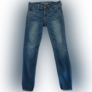 AMERICAN EAGLE SUPER STRETCH JEGGINGS MEDIUM WASH SIZE 4
